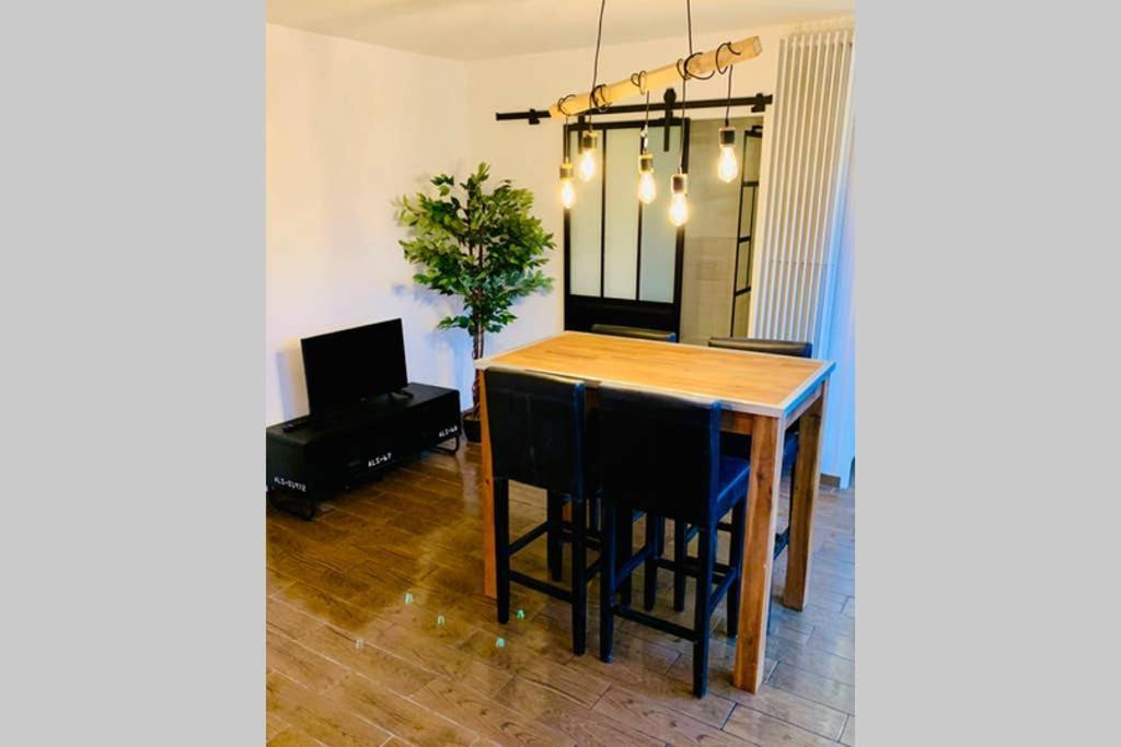 Studio Centre De Hyeres Pour 4 Personnes Piscine Et Tennis 외부 사진